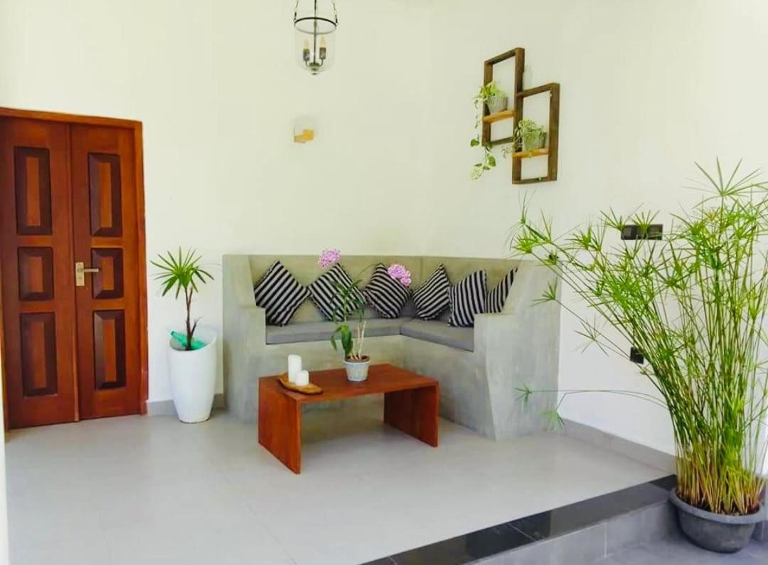 Sleepyhead Holiday House - Ferienwohnung Unawatuna
