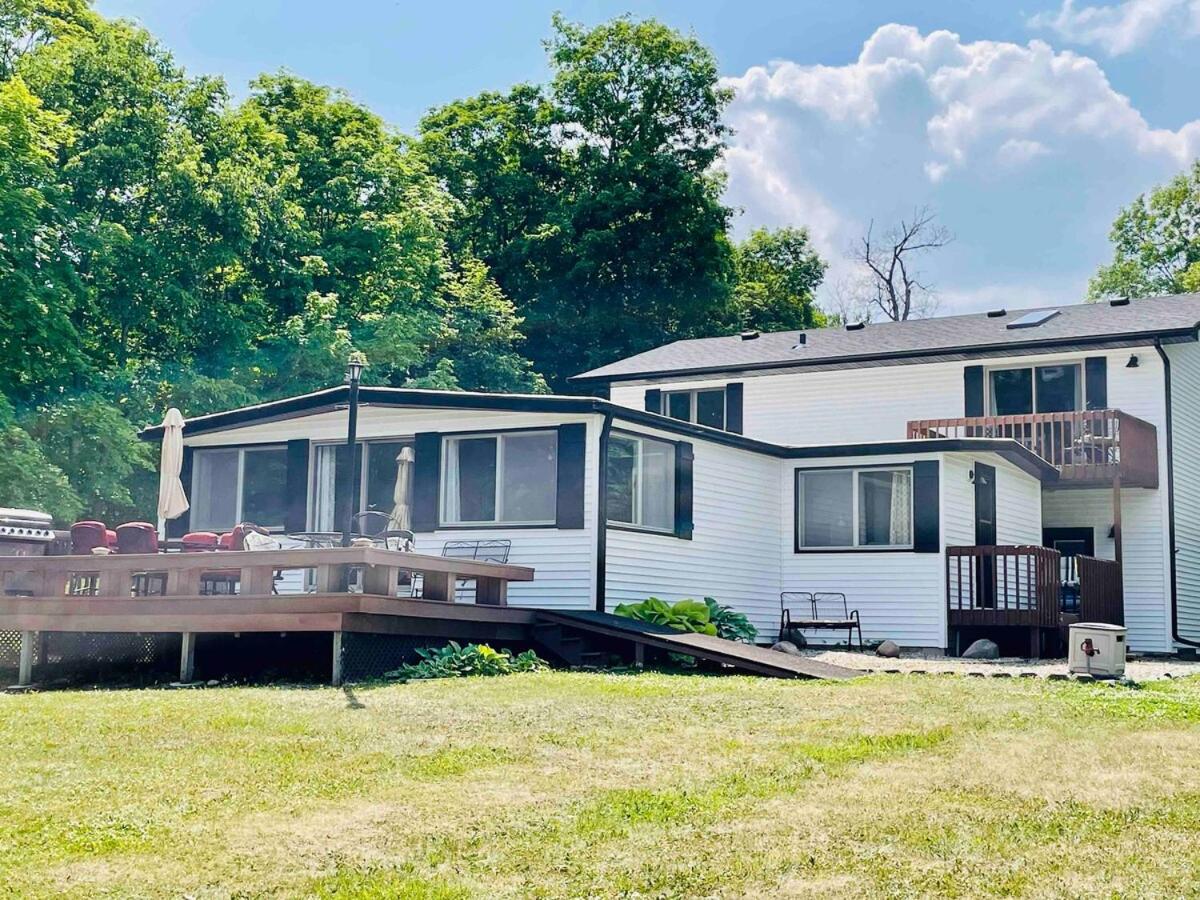 Lake Escape with paddle boards, fire pit & game room - Bed and Breakfast