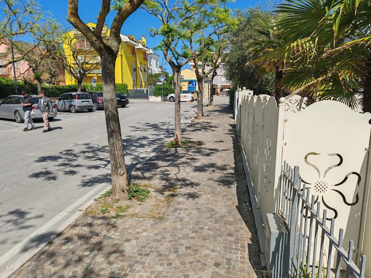 Trilocale centrale e a due passi dal mare con posto auto privato - B&B Marcelli