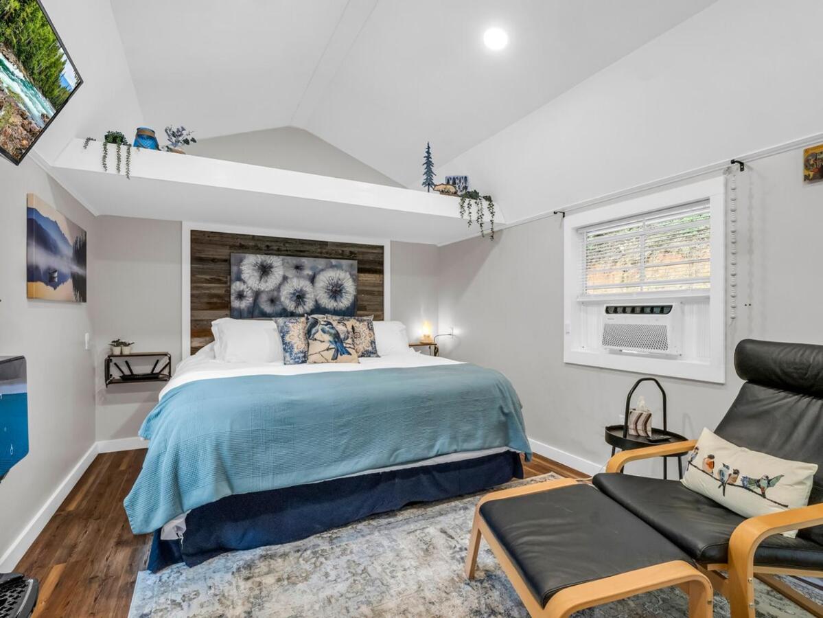 Romantic King-Bed Couples Cabin Lake Lure - Chambres d’hôtes