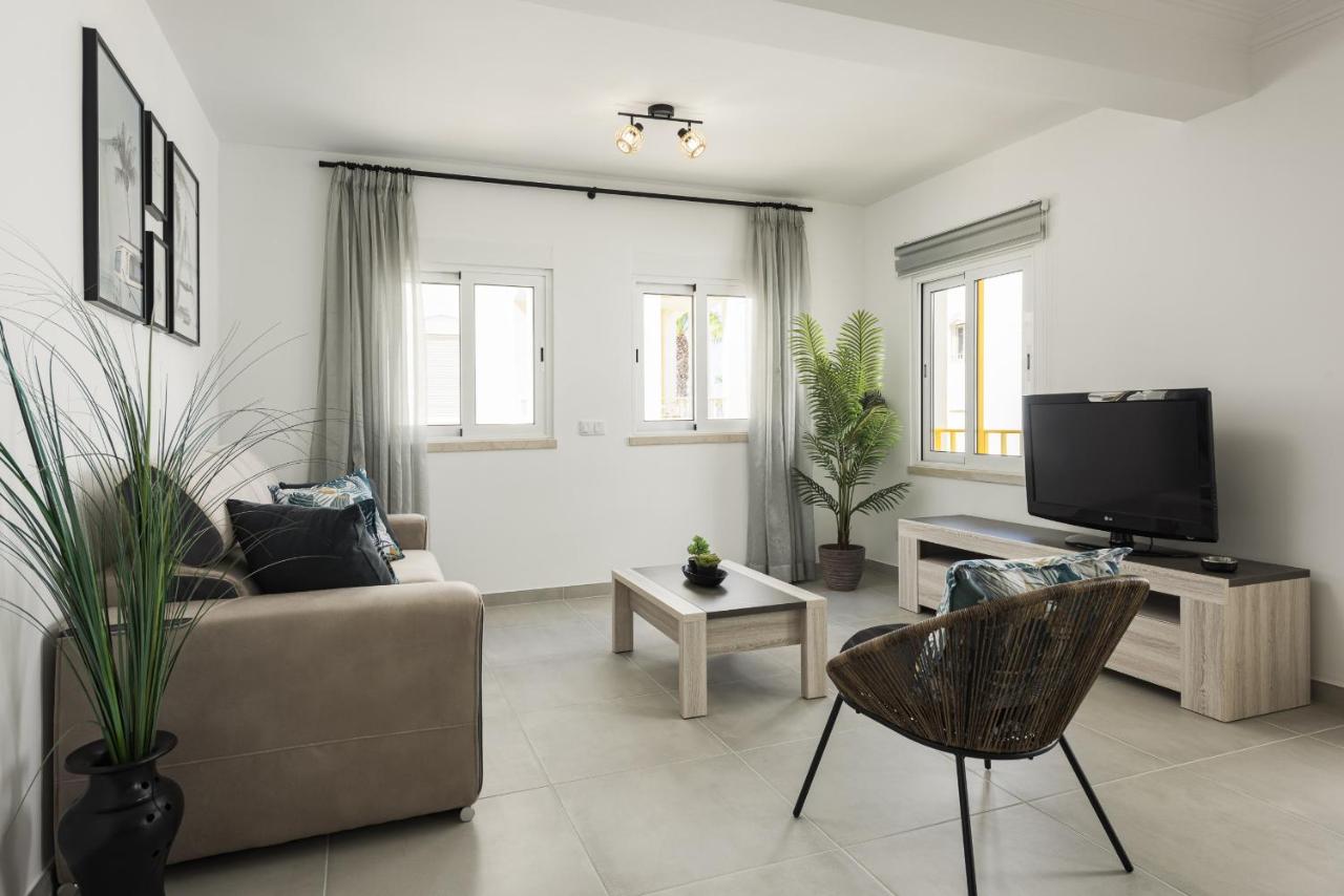 Flores 2Bedroom Apartment - Sea view Quarteira - Chambres d'hôtes Quarteira