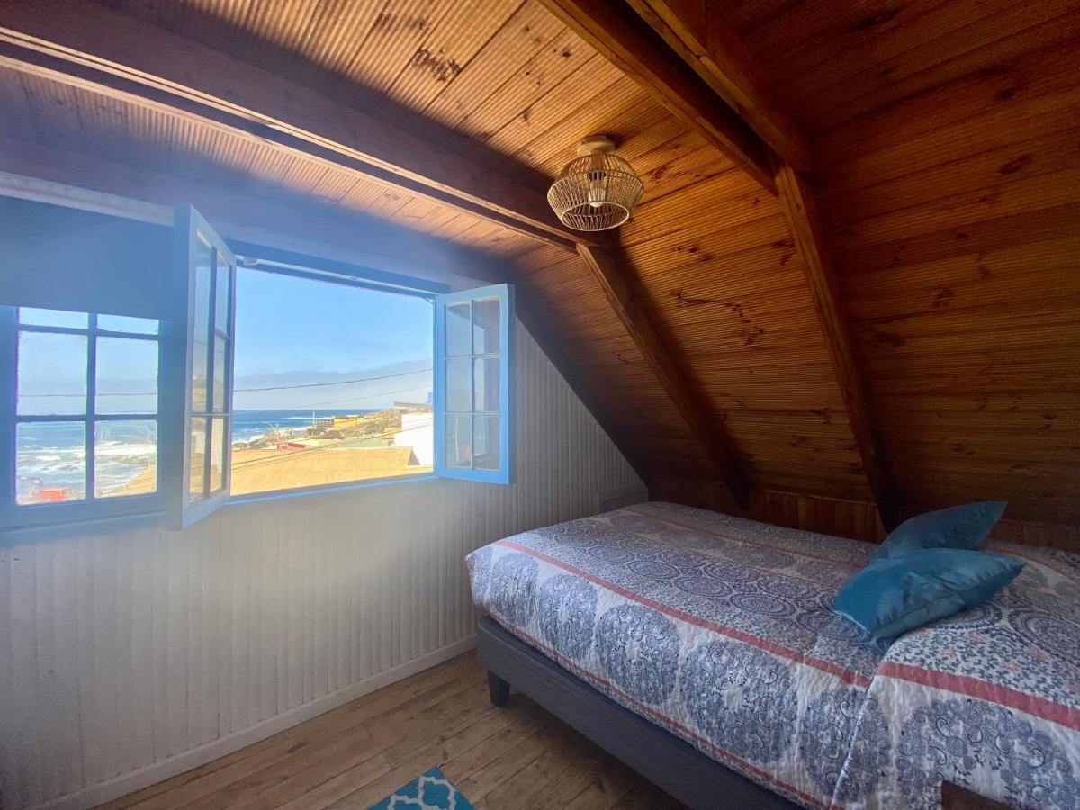 Deluxe Double Room with Side Sea View