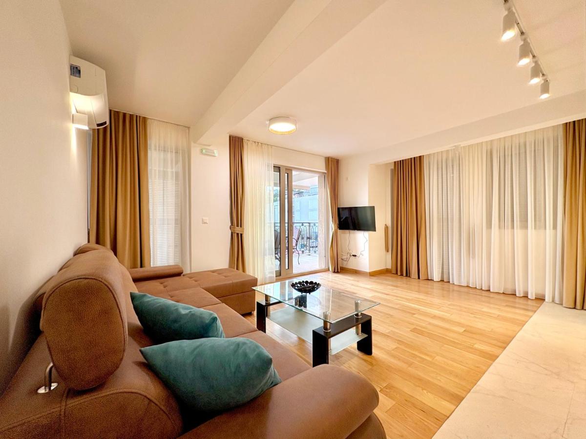 Apartamento de 2 dormitorios con balcón y vistas al mar