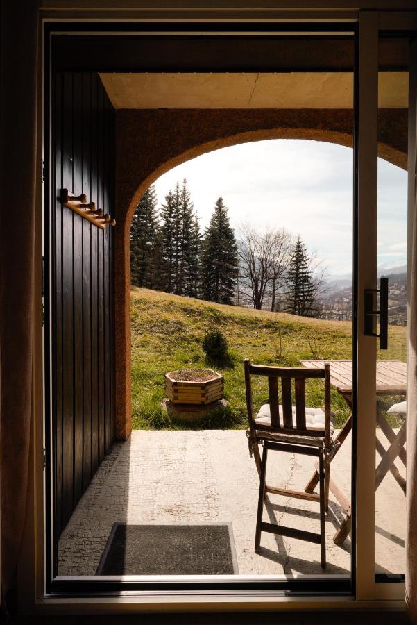 Appartement très calme 2 chambres avec parking et jardin privé sur les hauteurs de Briançon - B&B Briançon