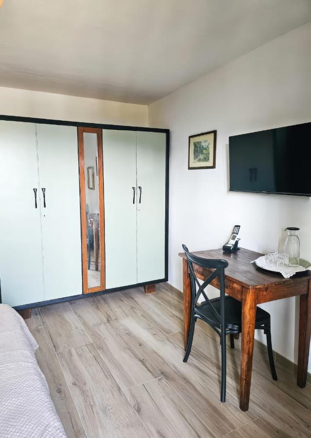 Deluxe Room (2 Adults + 1 Child)