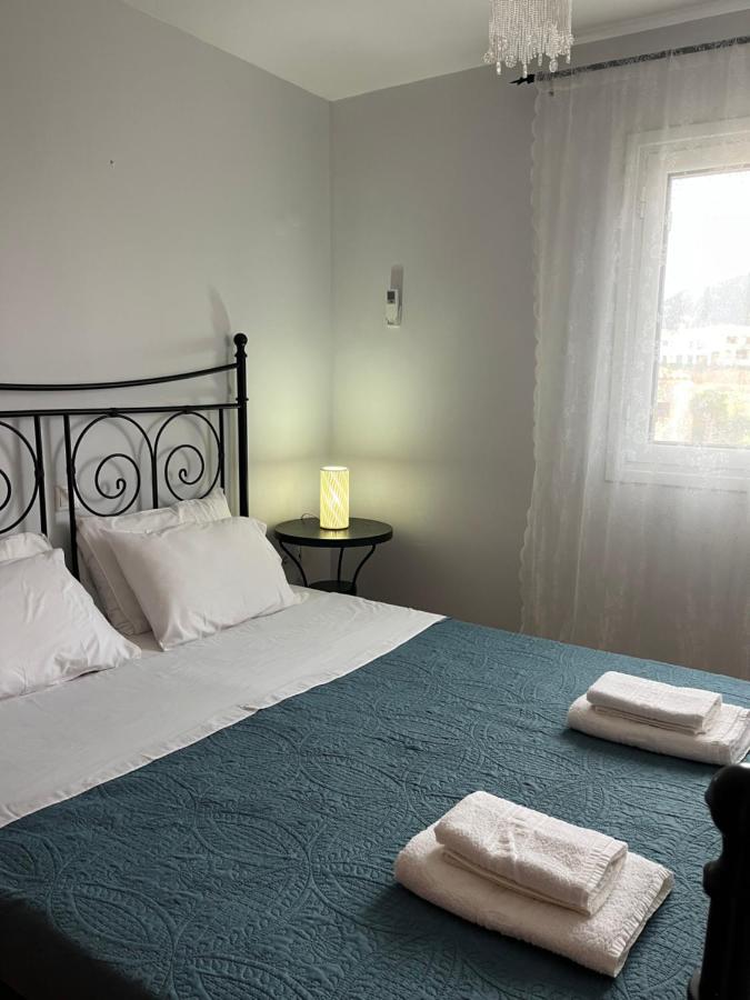 Lovely 1-bedroom apartment in front of sandy beach - Chambres d’hôtes Monemvasia