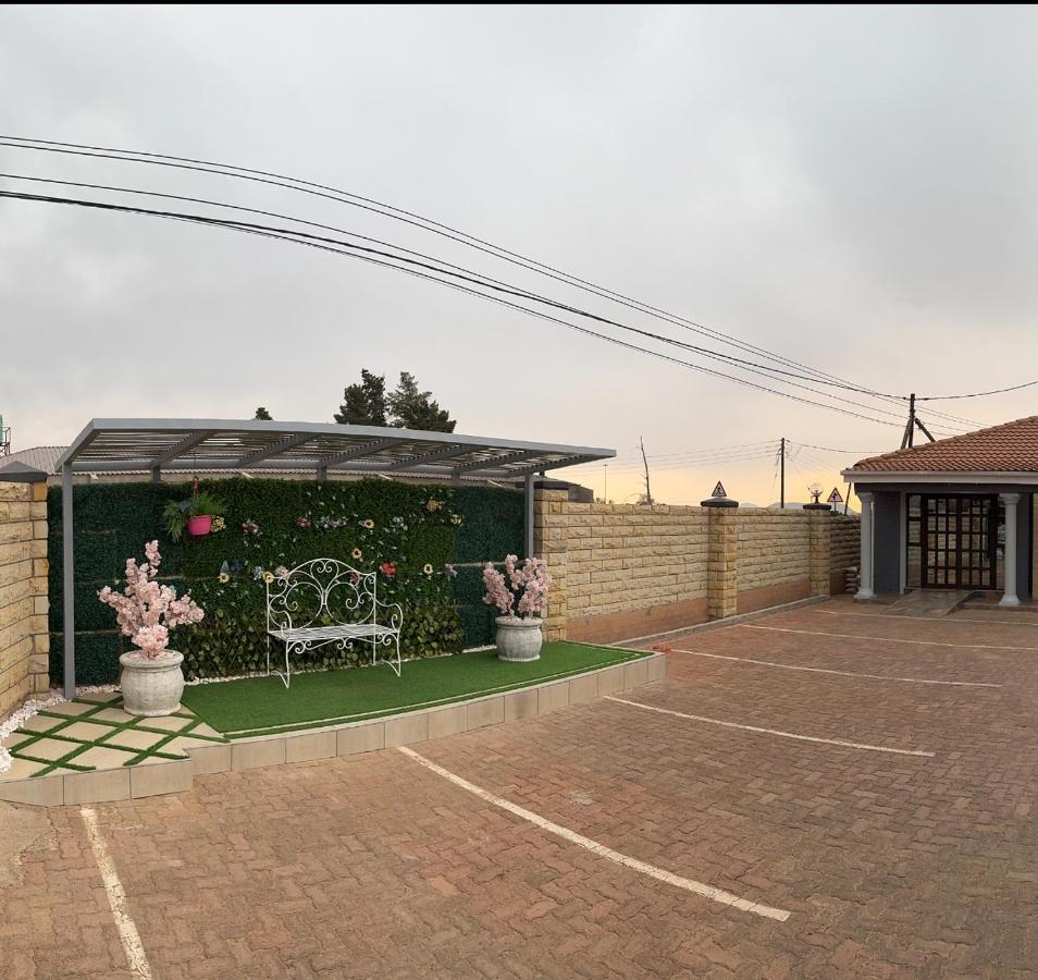Joy Guesthouse Seapoint - B&B Maseru