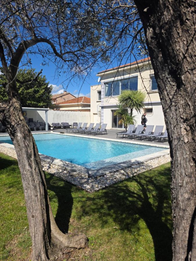 Villa LEONIE piscine clim 5 chambres 1 dortoir 15 PERSONNES - B&B