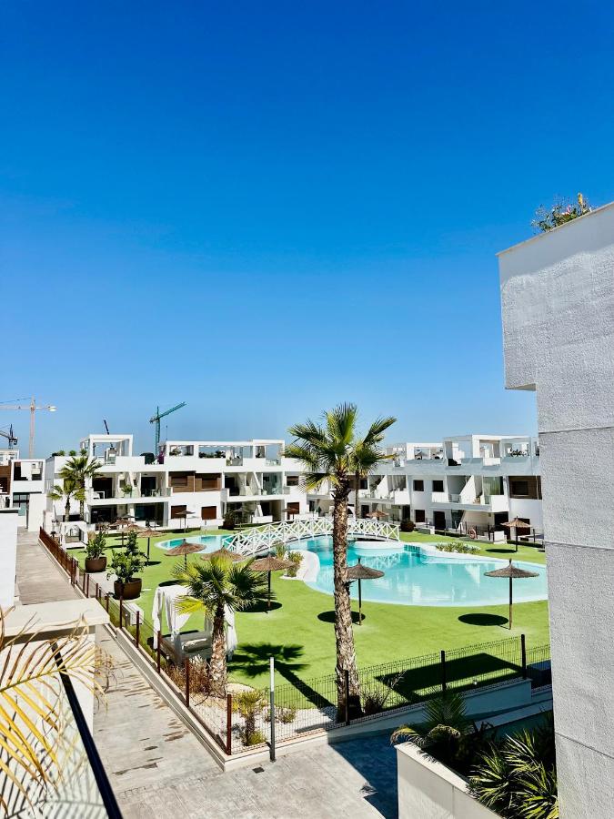 Condo with solarium in Laguna Beach Resort In Los Balcones in Torrevieja - B&B