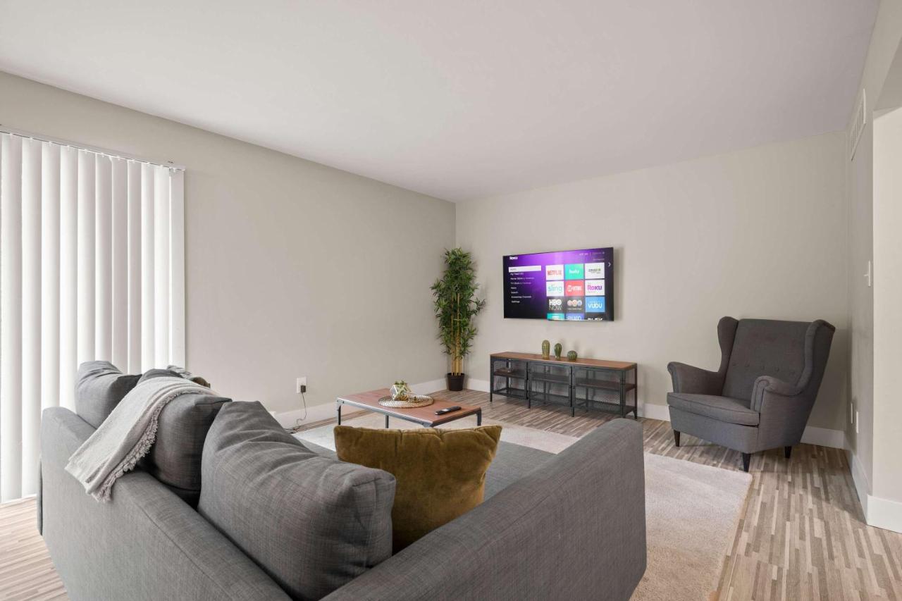 Modern Comfort in Rochester Perfect Getaway - Ferienwohnung Rochester Hills