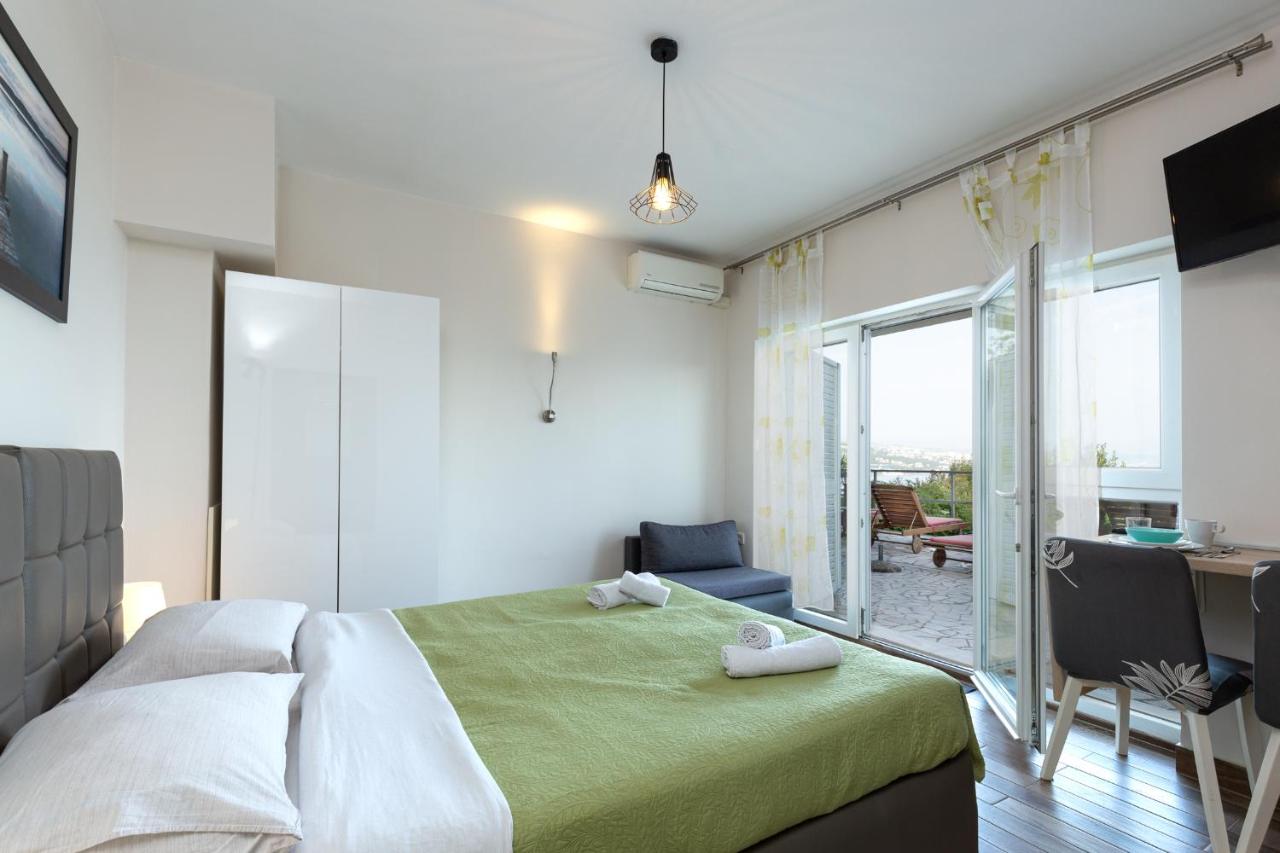 Studio with Sea View