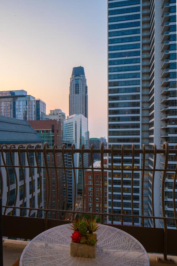 The Bernardin Gold Coast Luxury Apartments Near Magnificent Mile - Bed and Breakfast Chicago