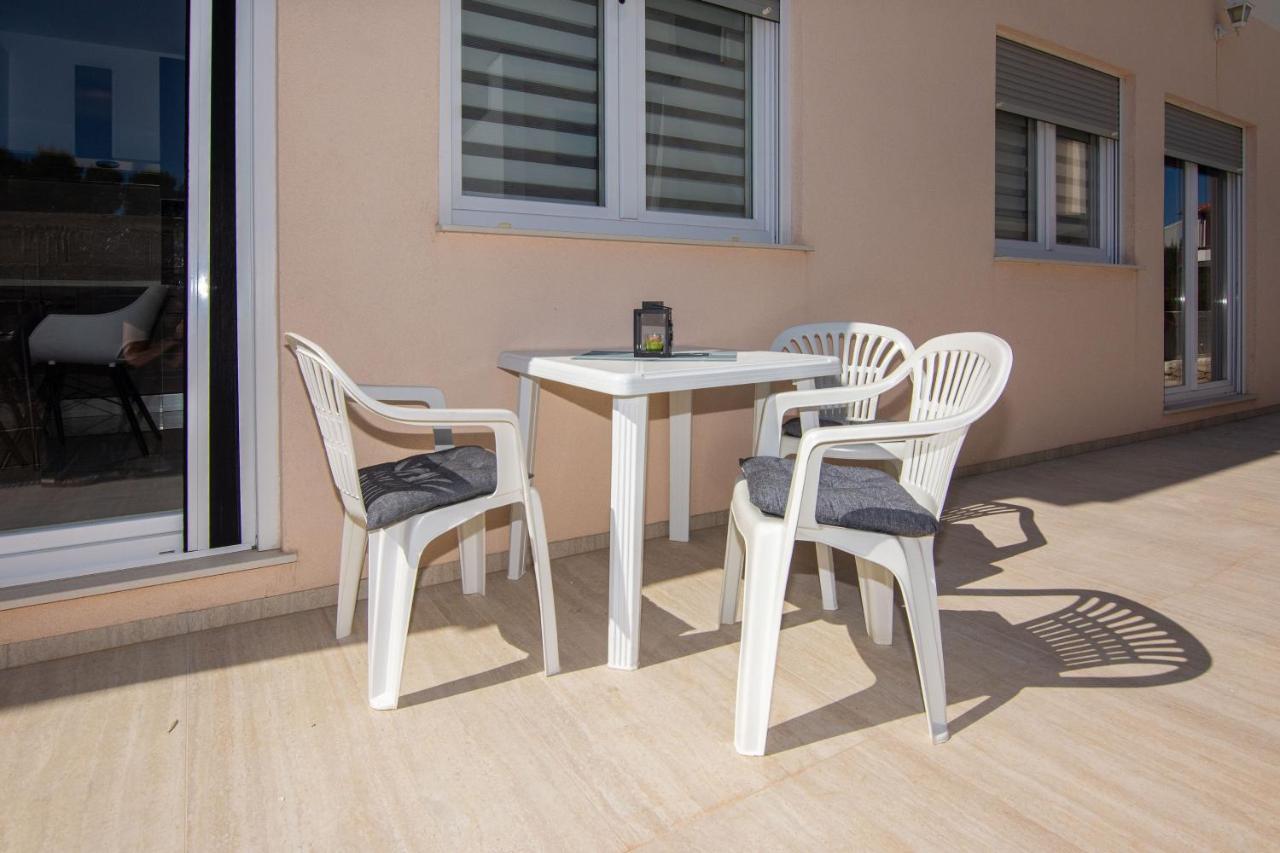 Apartments with parking space Vir - 24331 - Ferienwohnung Vir