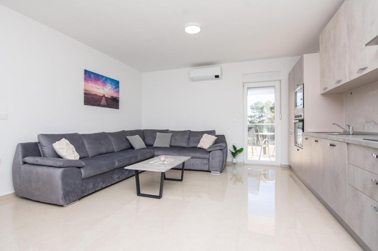 Apartment mit 3 Schlafzimmern und Balkon
