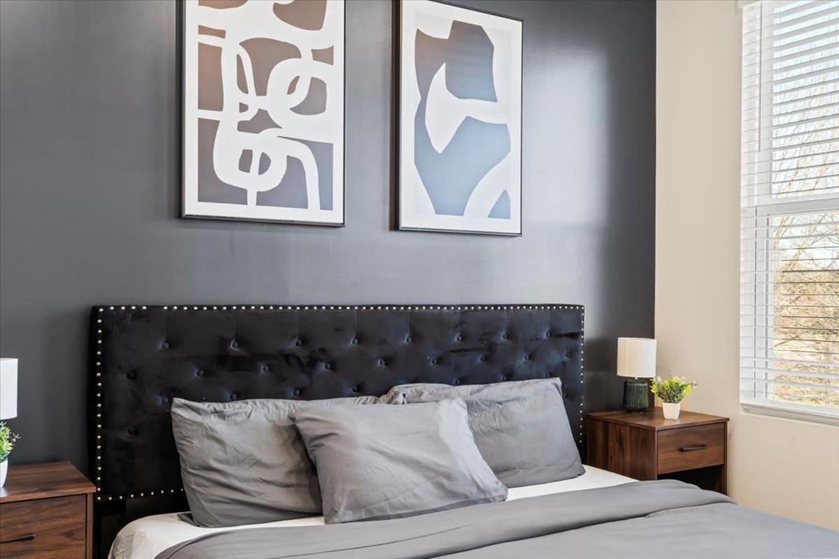 Luxurious King 3BR Townhouse Mins to Uptown CLT! - B&B Charlotte