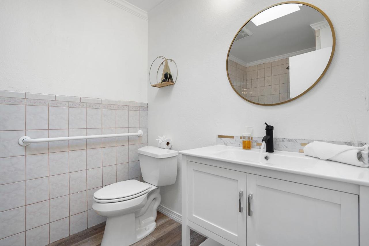 4 beds Private Unit Near BeachWalk, Golf, Trail - B&B