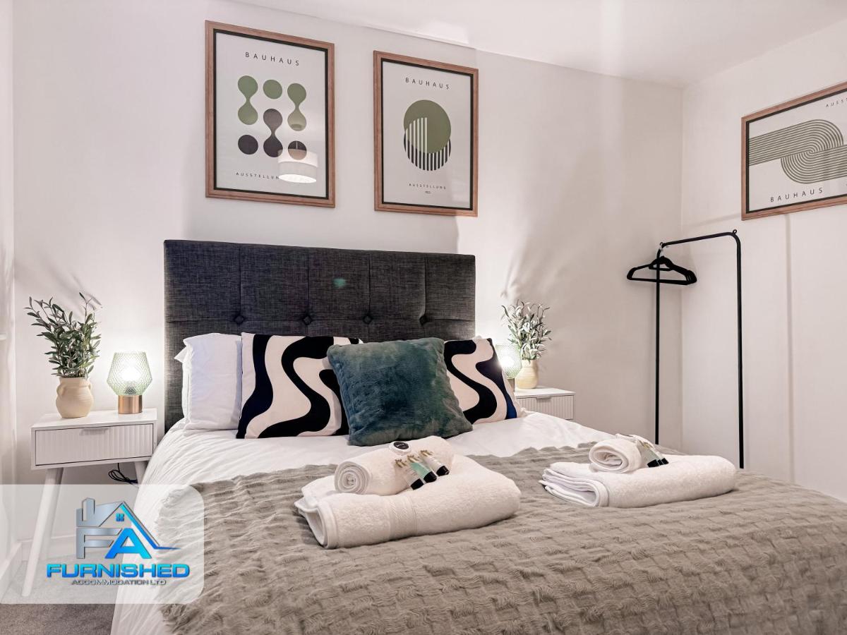 2 Bed Apartment with Parking - Ferienwohnung Leeds