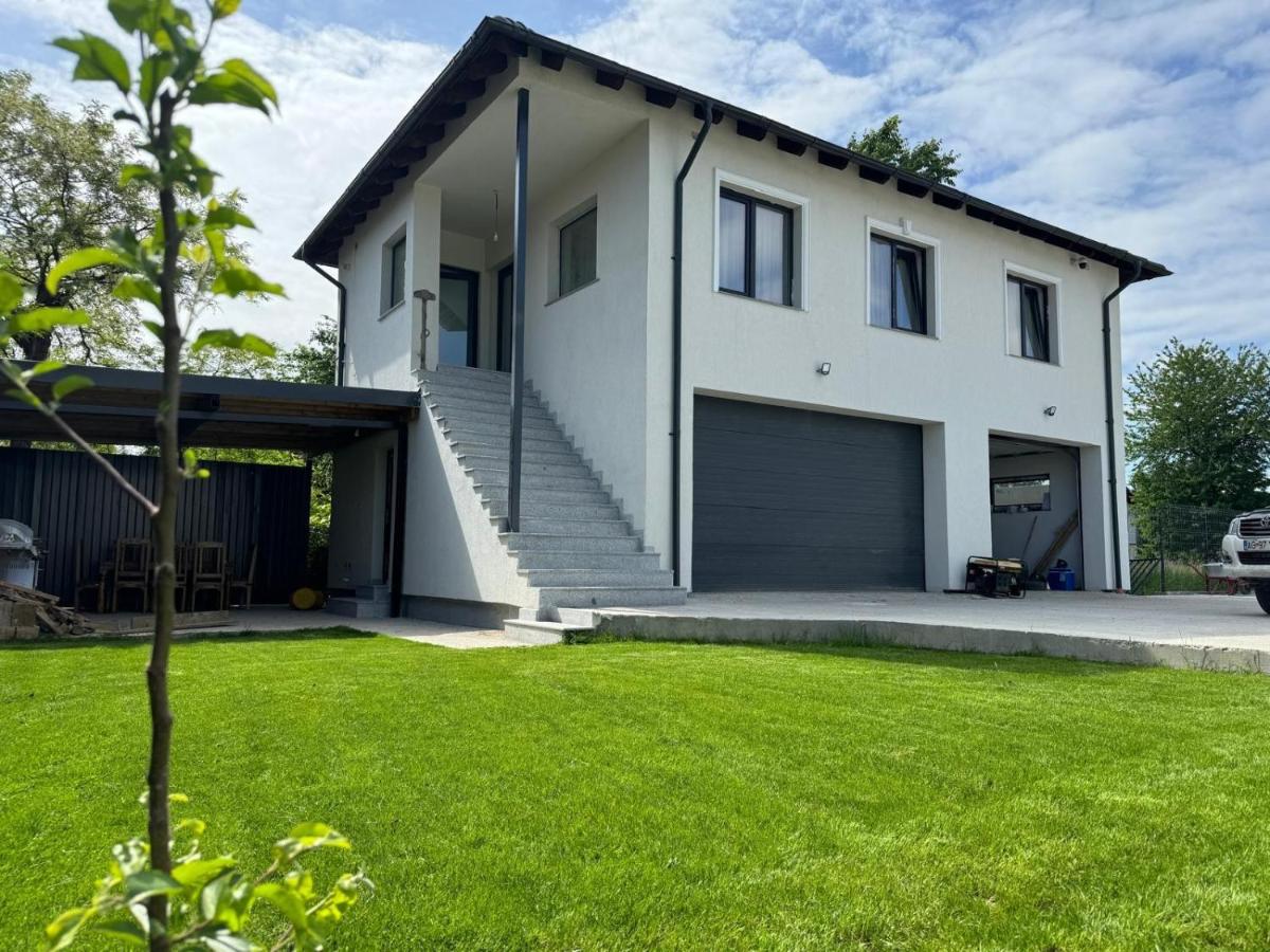 Furnicuta - B&B Curtea de Arges