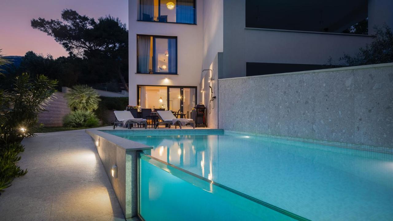 Luxury villa Manera Bol with heated pool near Zlatni Rat - Chambres d'hôtes Bol