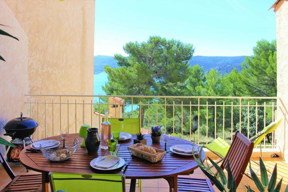 Appartement avec vue sur le lac de Sainte-Croix - B&B