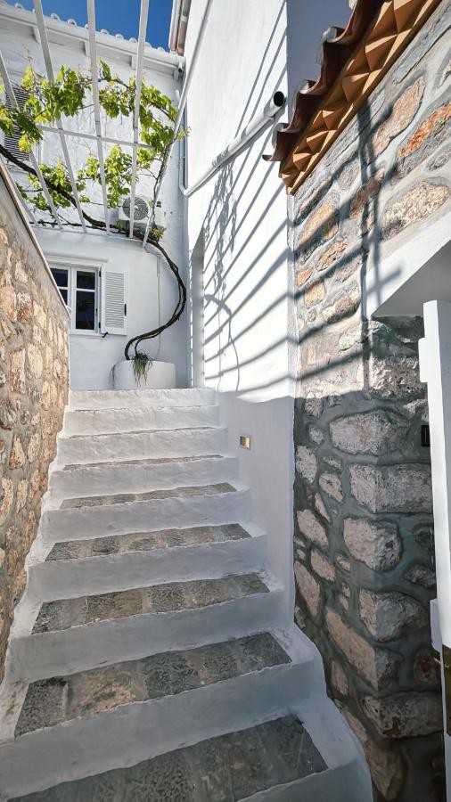 Lithos Hydra - B&B