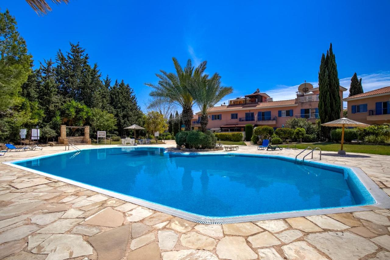 Limnaria Gardens SUPERB VILLA by VICHY Holidays - B&B Pafo