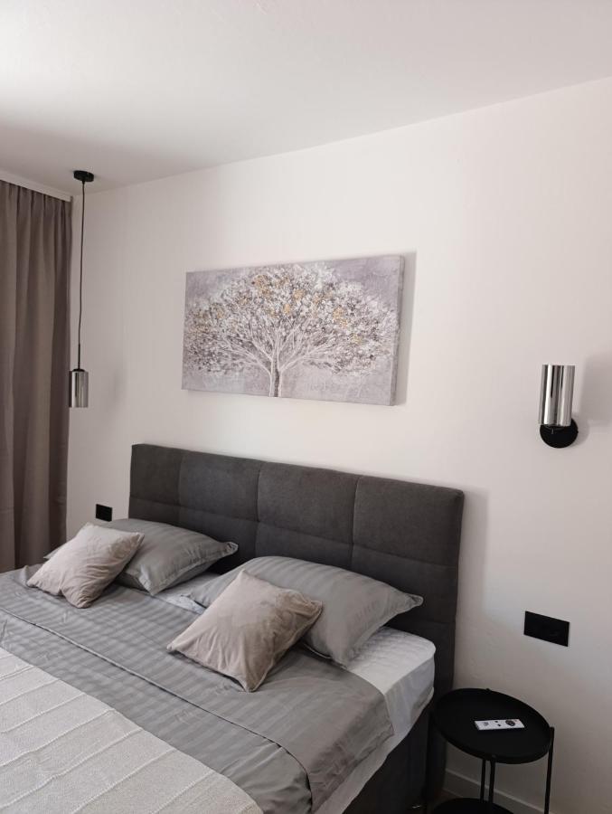 Apartman Ladini Lana - Ferienwohnung Starigrad-Paklenica