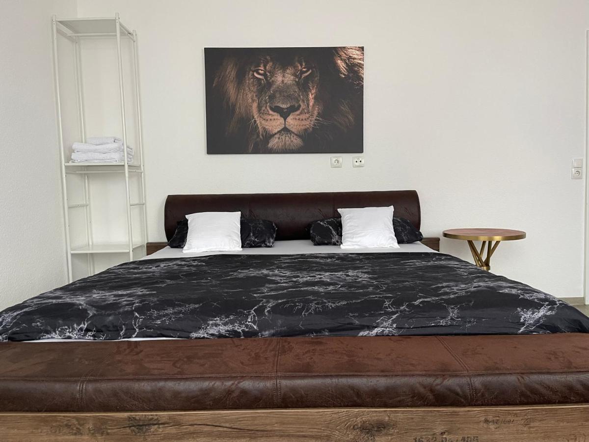 5 Bedroom Apartment in Kassel City Center Perfect for groups and families - Ferienwohnung Kassel