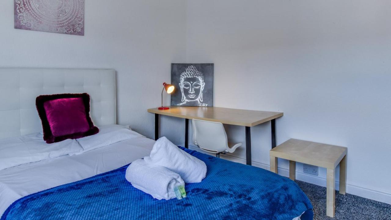 StayZo House Accommodation- Coventry Free Parking - B&B Broxtowe