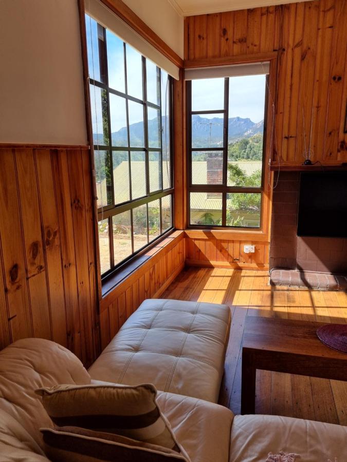Owen Cottage Queenstown Tas Genuine Comfort and Views - Chambres d'hôtes Queenstown