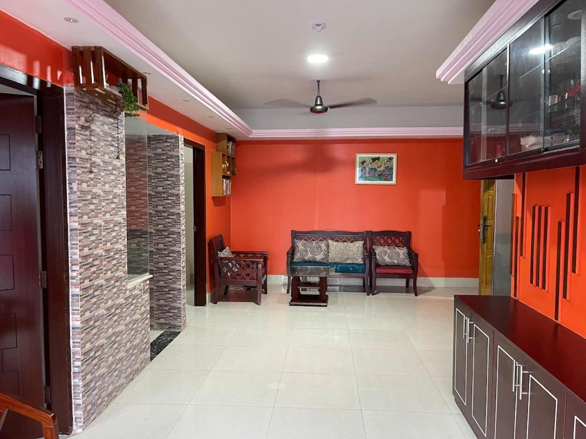 Stylish 3BR Furnished Apartment with Bathtub, AC & Balcony in Jigatola Near Dhanmondi - B&B Dhaka