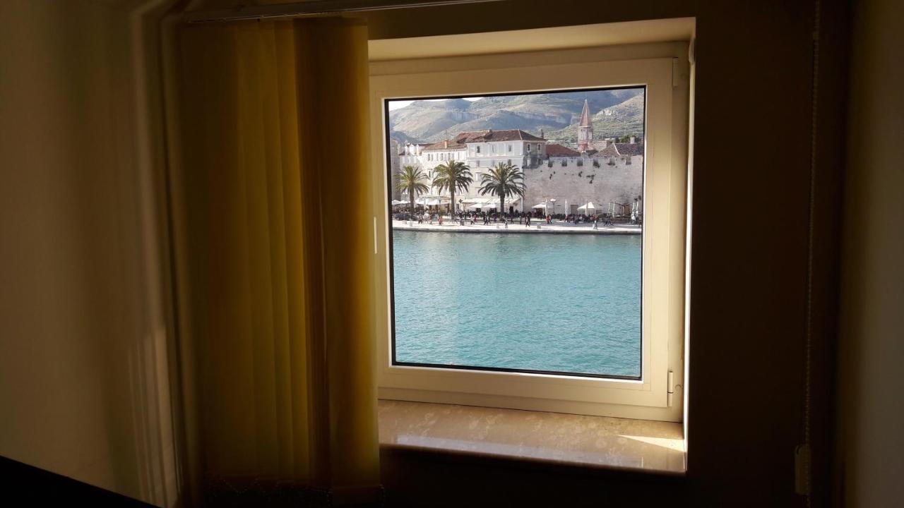 Camera Tripla con Vista Città