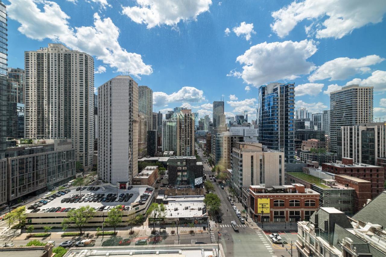 Aurelien Spacious Apartments in the Heart of Gold Coast - B&B Chicago