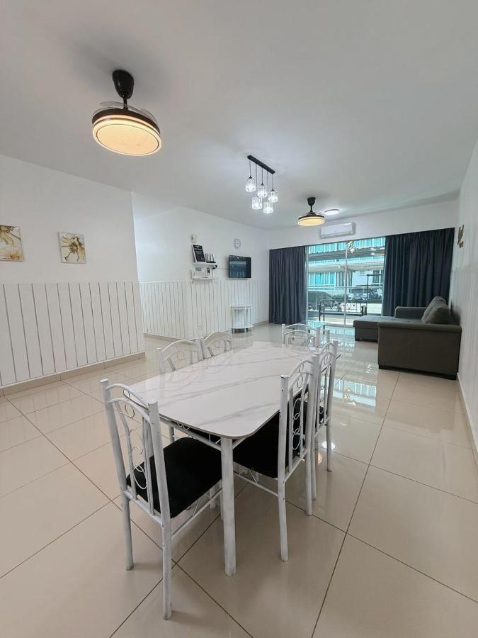 Doyar's Home Stay "Palm Garden -Ground Floor" - B&B Lahad Datu