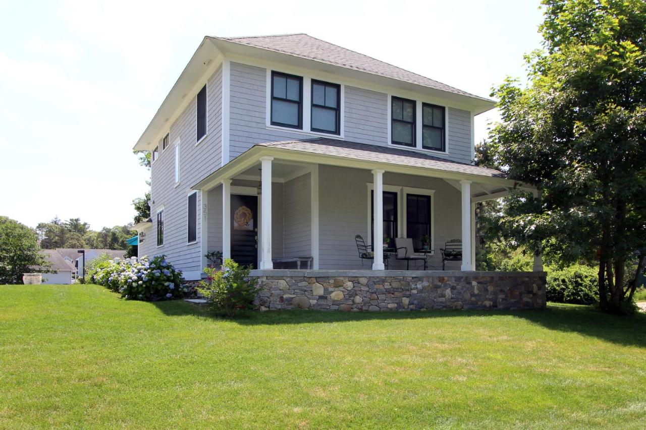 Pocasset Village Charmer - Bed and Breakfast Pocasset