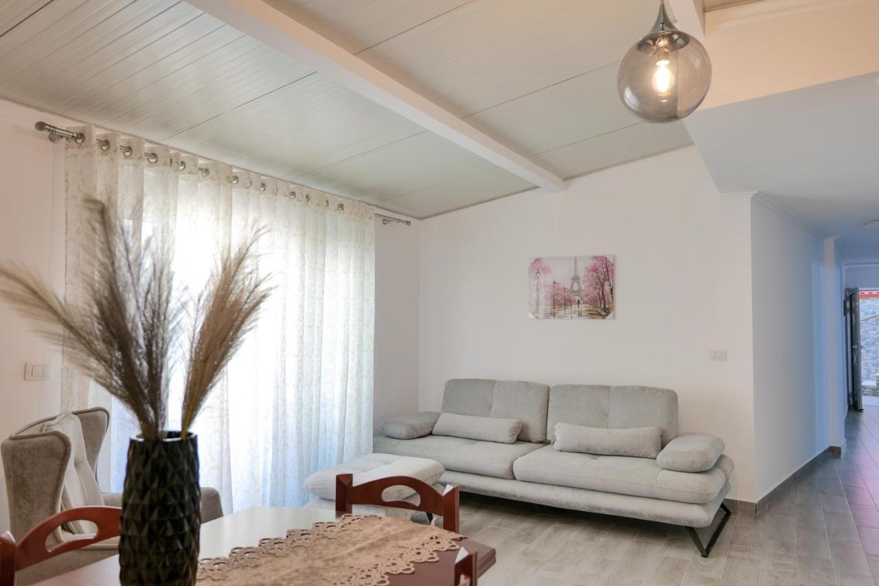 Coastal Dwell - Ferienwohnung Saranda