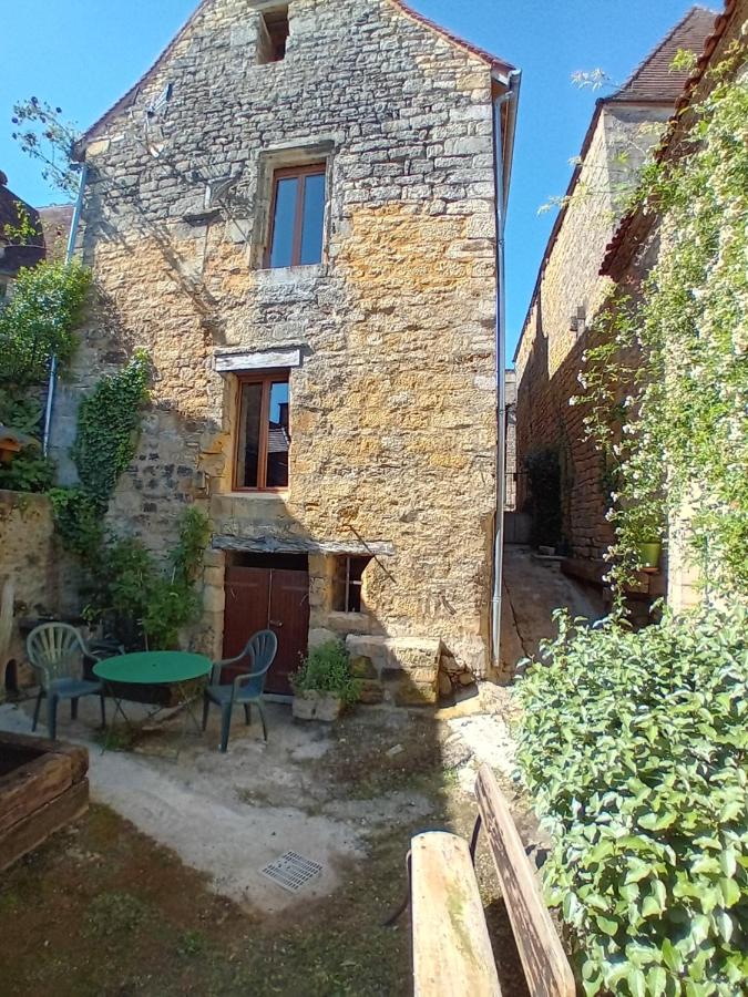Maison de la Ruelle au cœur de la Bastide de Domme avec cour terrasse - Bed and Breakfast