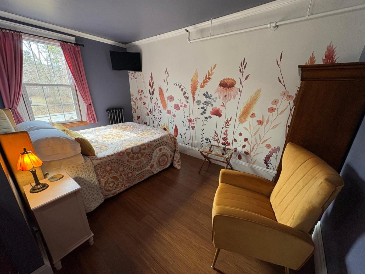 Habitación con cama grande