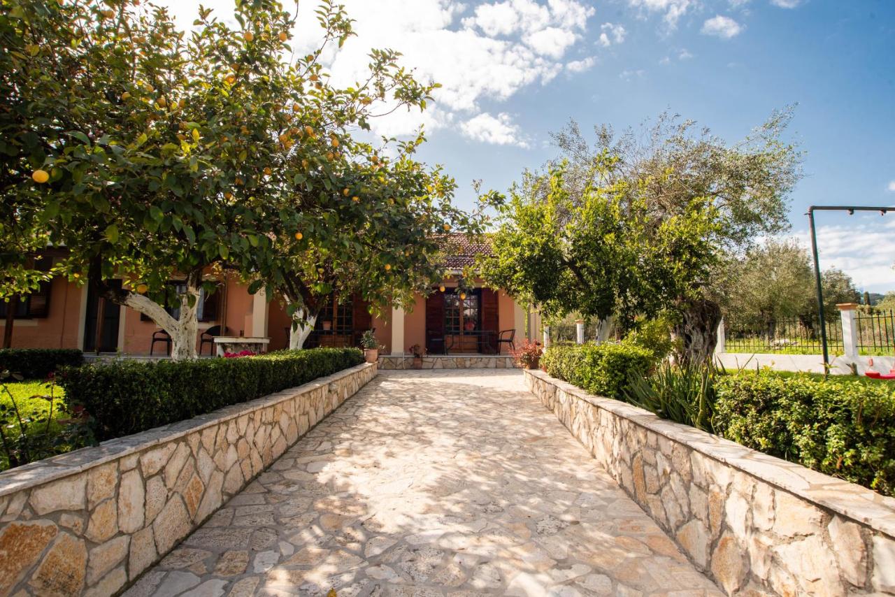 Anthoula's garden apartments - B&B Perivóli
