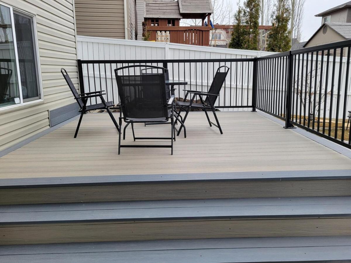 Cozy and Modern Suite - Your Home Away from Home! - Ferienwohnung Calgary