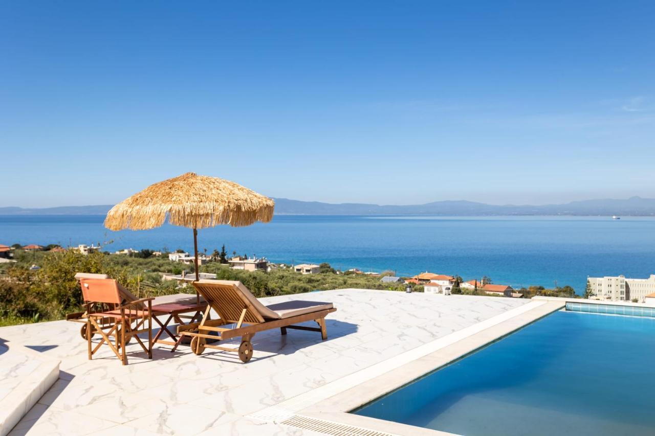 Modern Seaview Nest with Pool & Panoramic Views - Chambres d’hôtes Almirón