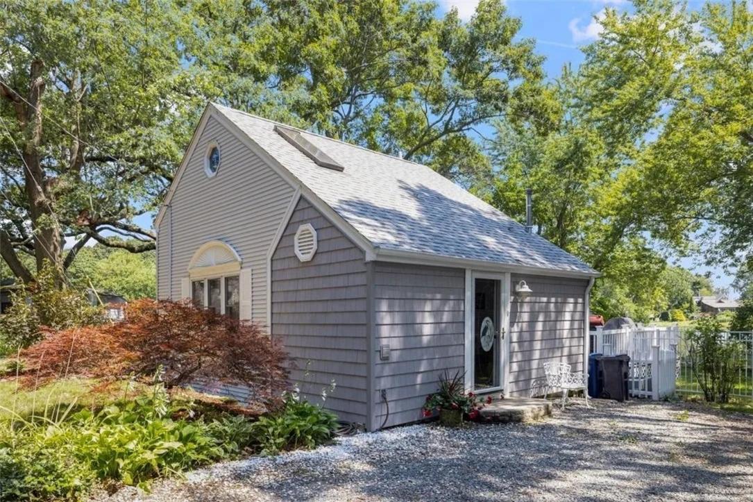 Cozy Waterfront Cottage - Sleeps 4 - B&B