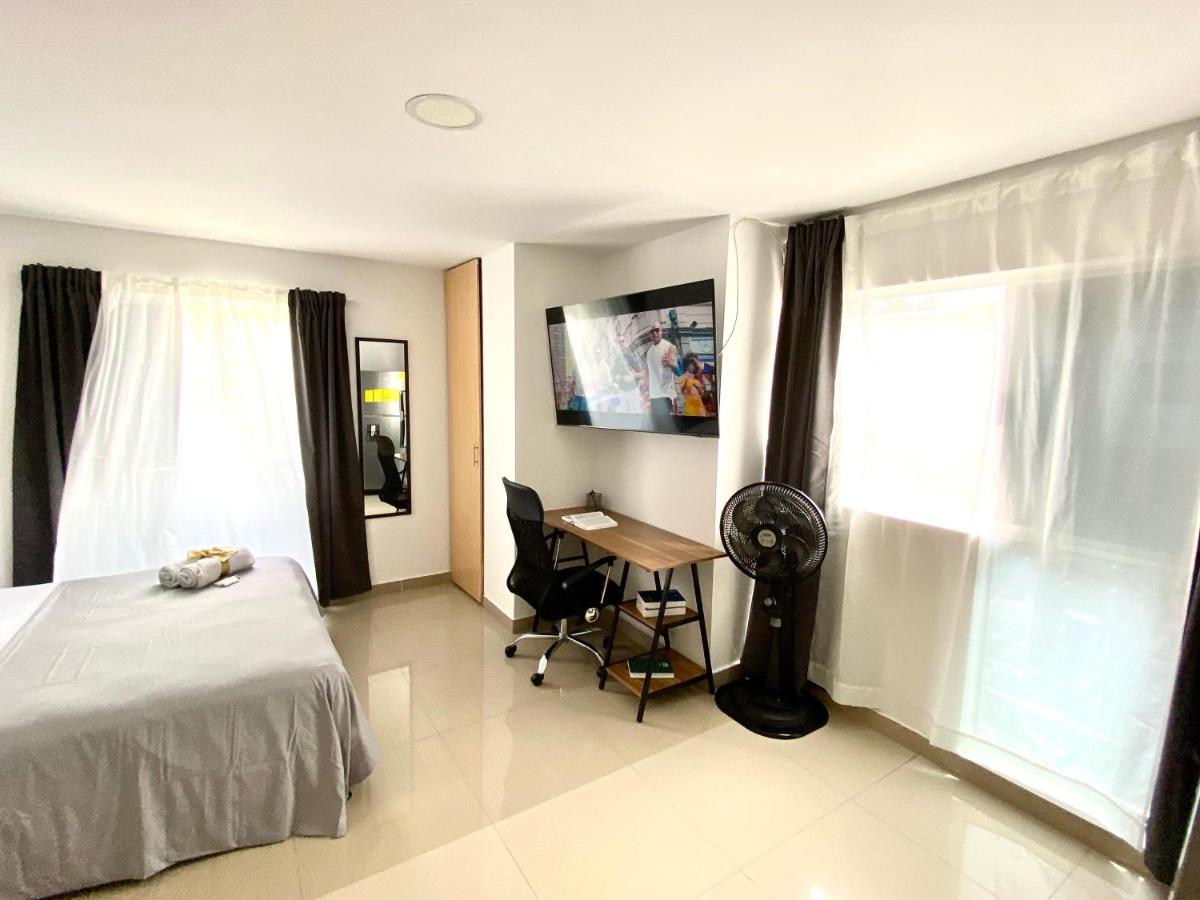 Central living - apartaestudio confortable - B&B