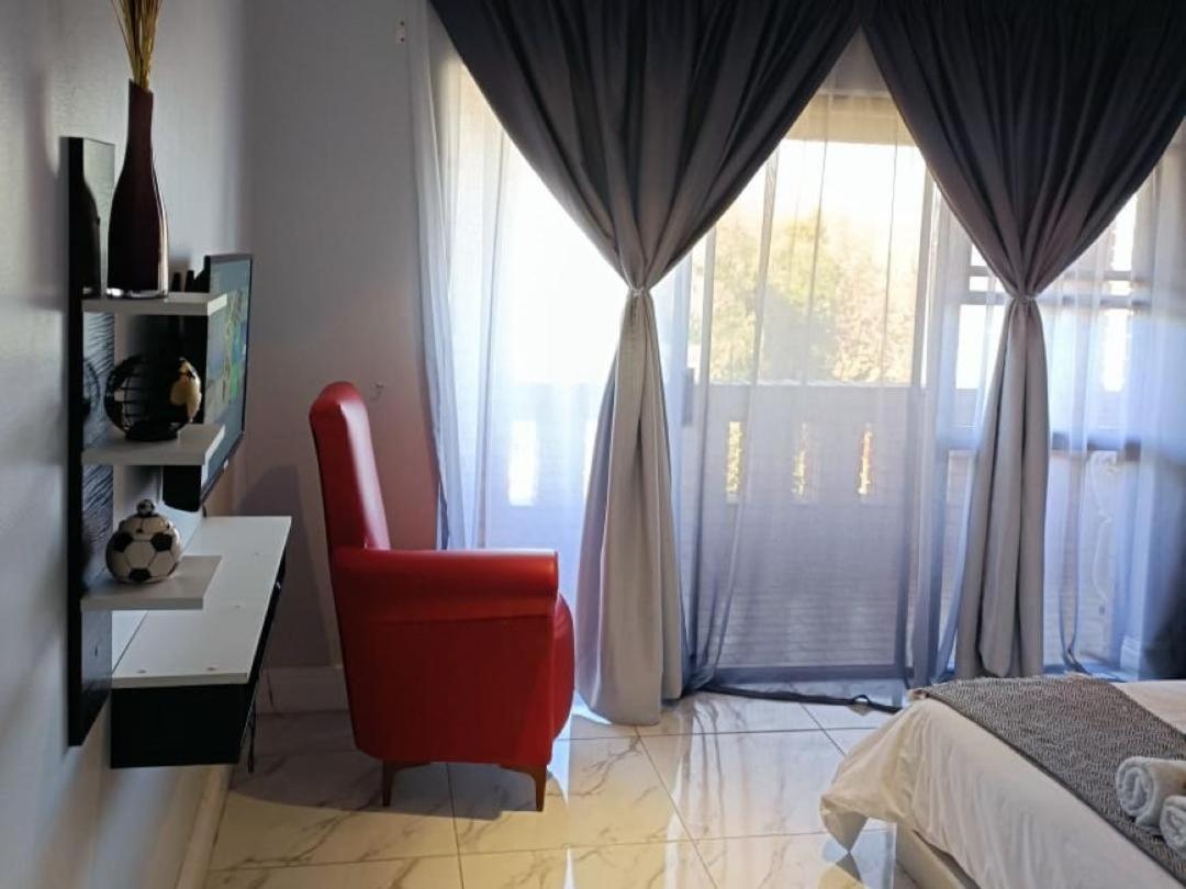 Deluxe Queen Room