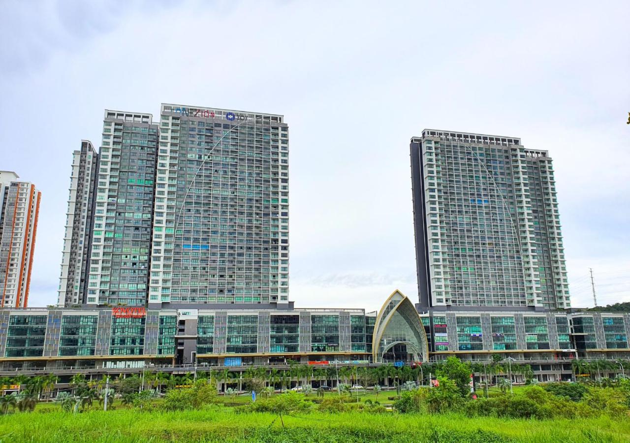 Cozy Apartment Near IOI City Mall, MAEPS Serdang, Putrajaya by Cloud Host - B&B
