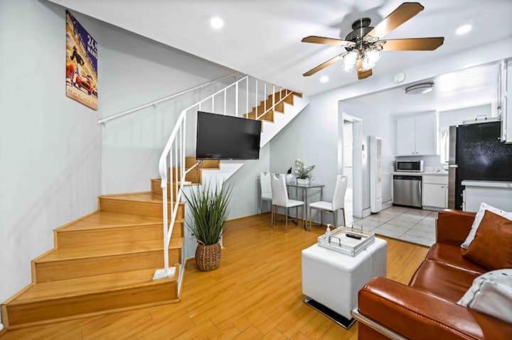 Elegant Beachside 2 Bed 2 Bath - Bed and Breakfast Long Beach