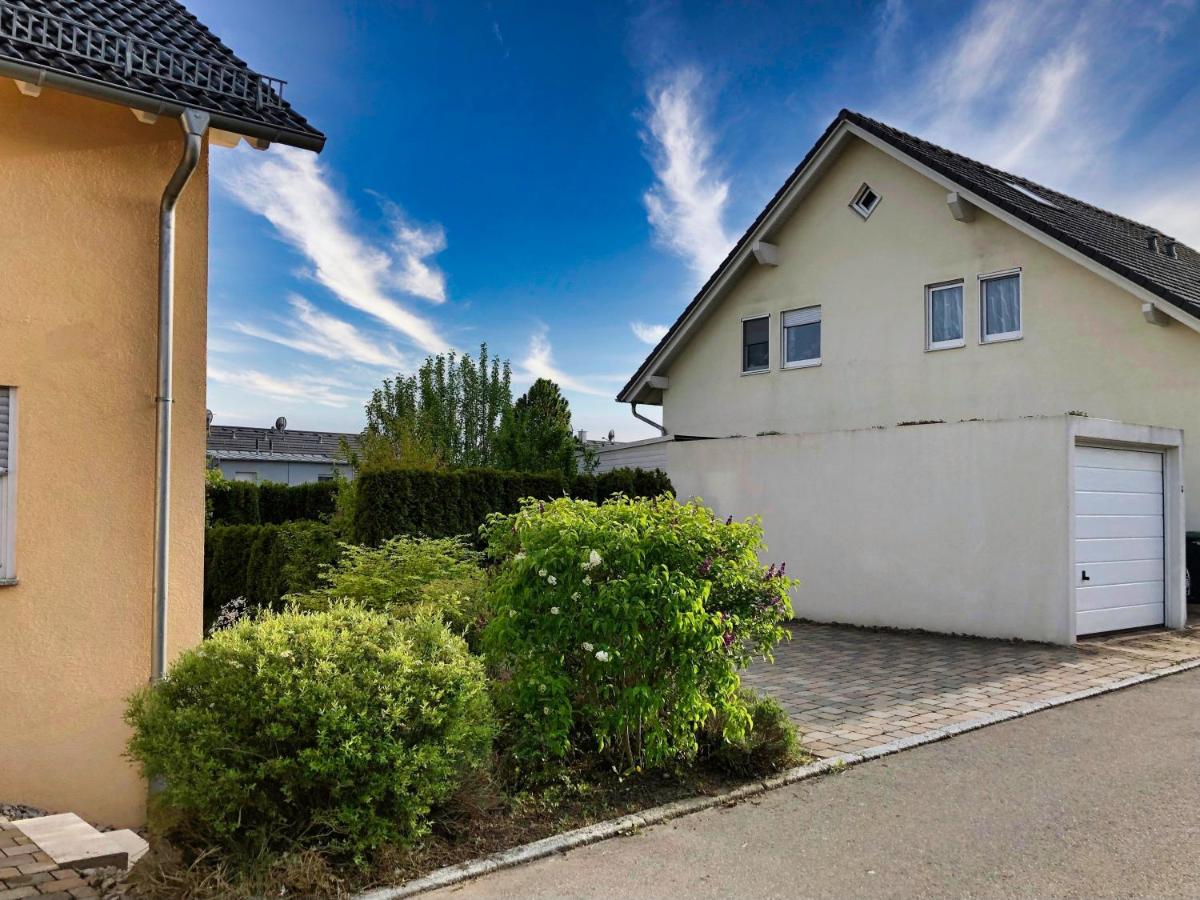3 Zimmer Apartment, 110 qm, max 5 Personen, Balkon, Parkplatz, Internet 250 MBit - Chambres d'hôtes Gärtringen