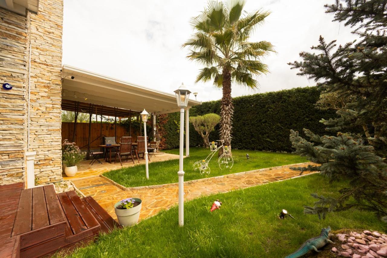 Ingrit Gjoni Villas - Bed and Breakfast Draç