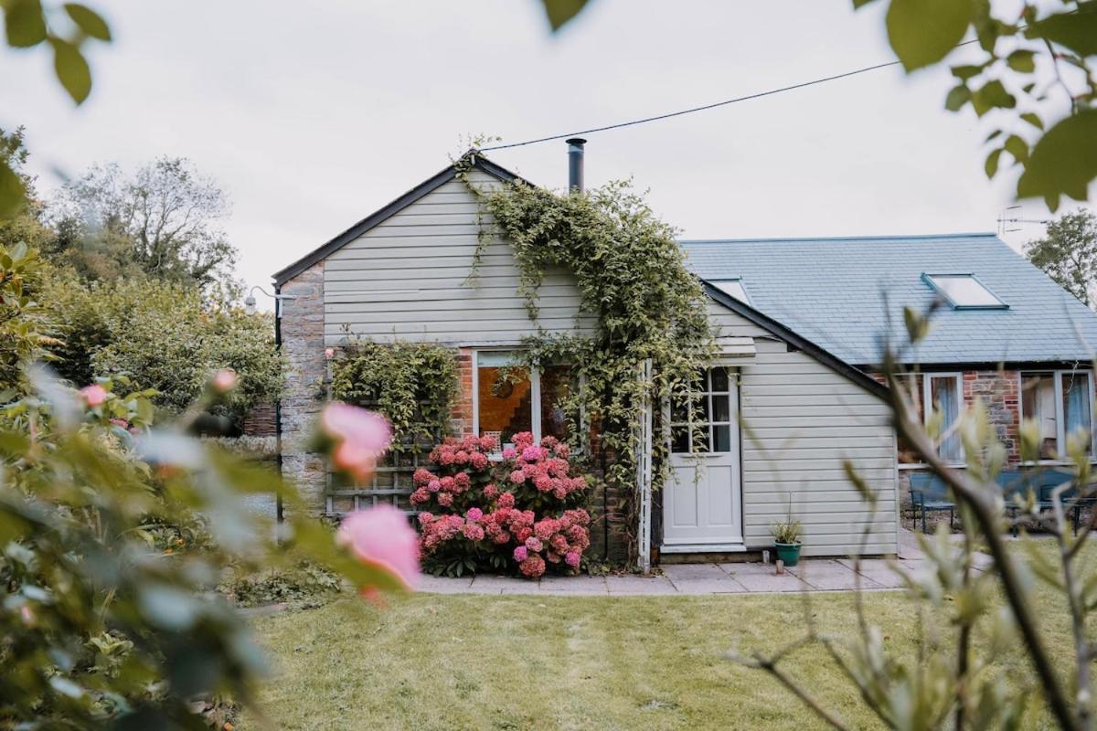 Rustic private cottage, harker healing holidays - B&B Huntington