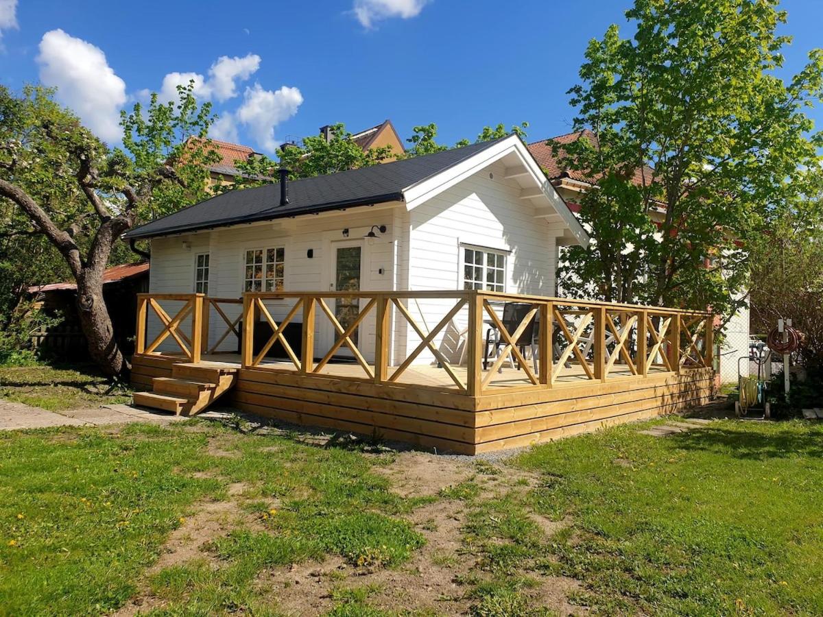 Newly built house at central location in Strängnäs - Bed and Breakfast Strängnäs